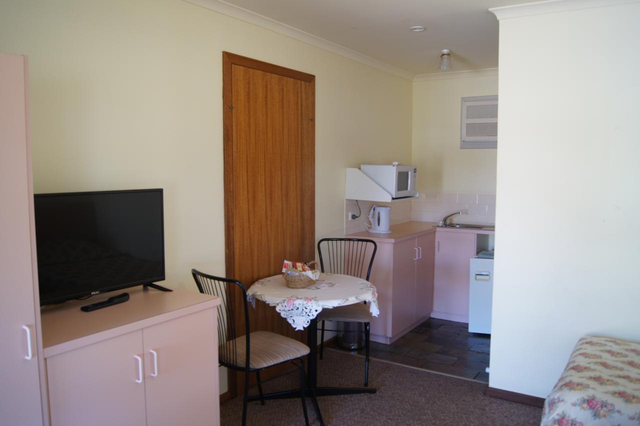 Milang Lakes Motel Exteriör bild